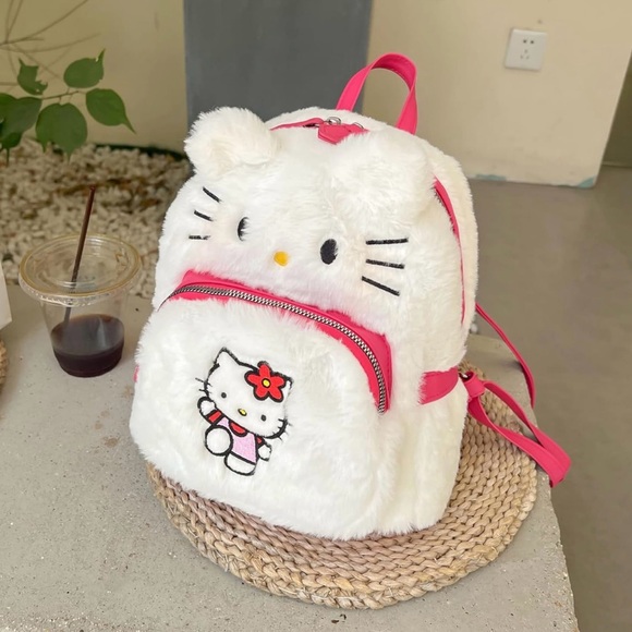 🆕 Hello Kitty backpack 🎒 - Picture 3 of 6